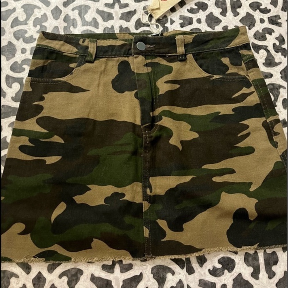 Ijoah Camo Mini‎ Skirt size medium NWT